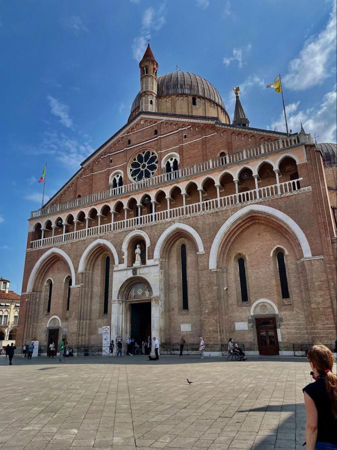 The Basilica of Saint Anthony of Padua, a Roman Catholic church that’s the site of frequent pilgrimages. The basilica contains numerous tombs, including the tomb of St. Anthony and other significant artwork.