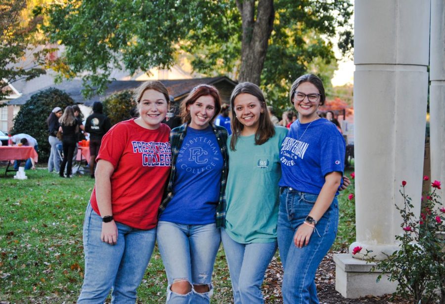 Olivia Sadorf, Grace Durham, Dessa Jones, and Riley Hulett posing for a picture as the Student Volunteer Services staff.