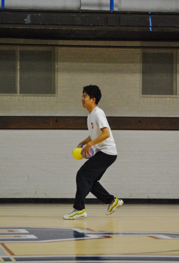Yudai rushing the court to make his next shot.