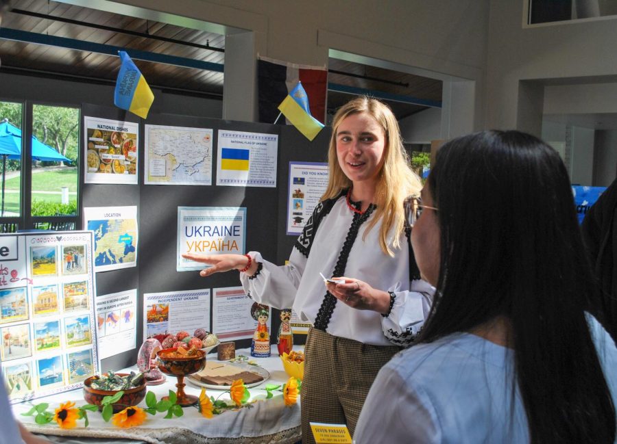 Yuliia Hryhorash teaching PC students about Ukrainian culture.